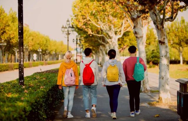 0多年同学聚会祝贺词怎么写呀，50年同学聚会祝酒词！"